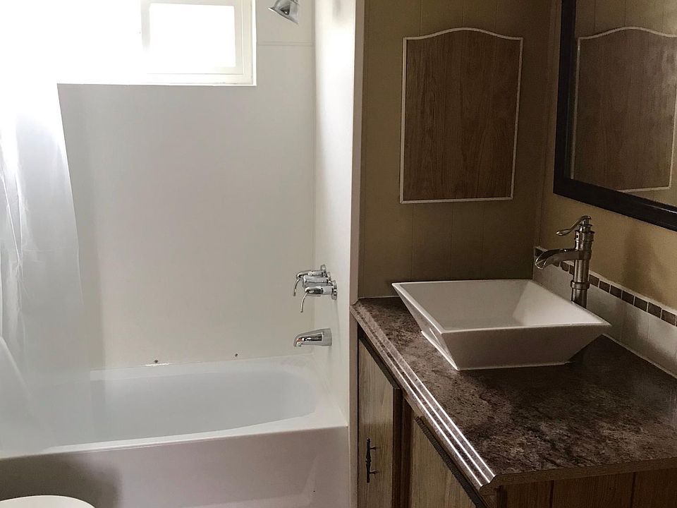 1st image of 712 SE Railroad Ave Space 8B