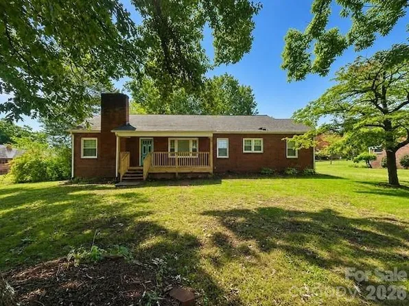 112 3rd St NE, Conover, NC 28613