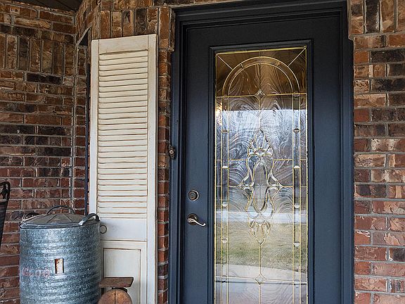 3rd image of 101 Pebble Creek Ln