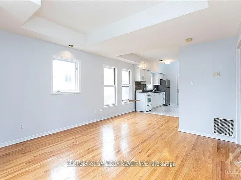 450 Maclaren St #11 — Photo 3