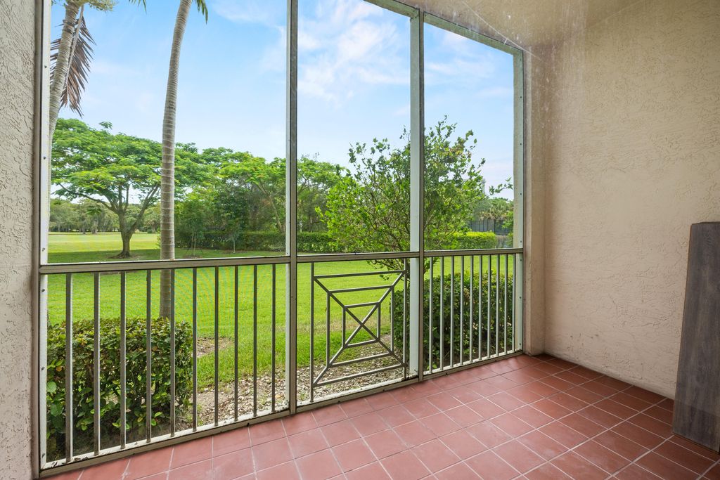 3500 Oaks Clubhouse Dr APT 109, Pompano Beach