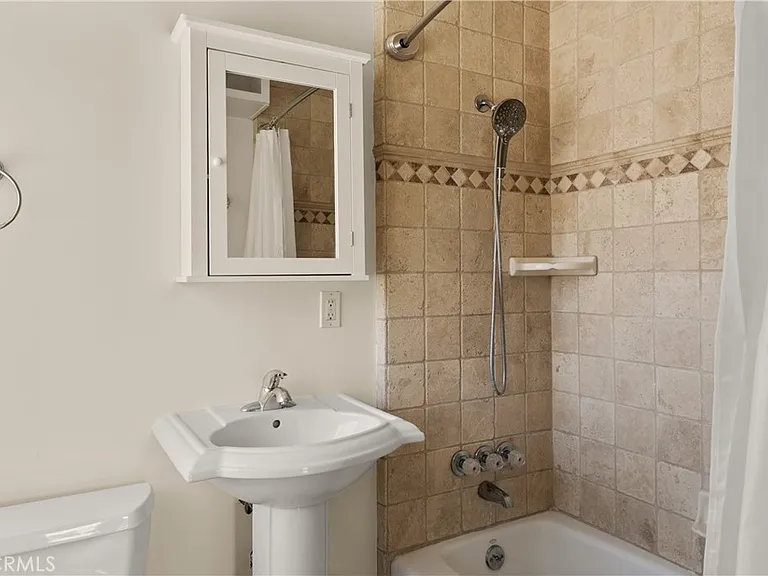 406 N Fairview St — Photo 30
