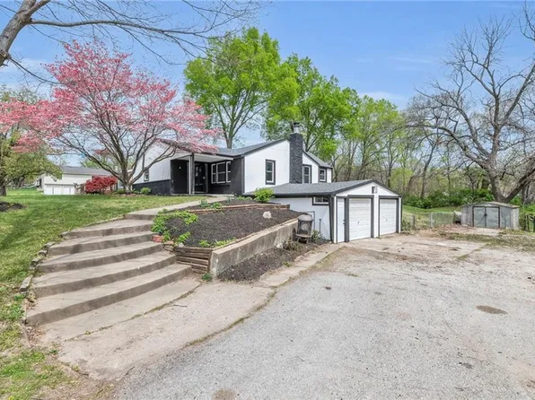 7209 N Troost Ave, Gladstone, MO 64118