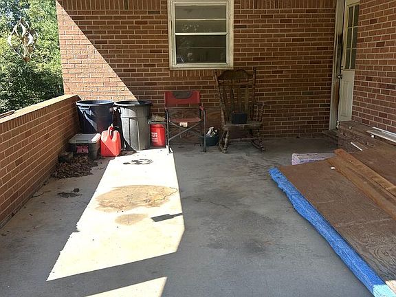 4th image of 128 Pinewood Ln