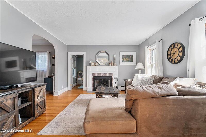 5th image of 40 Fleetwood Avenue