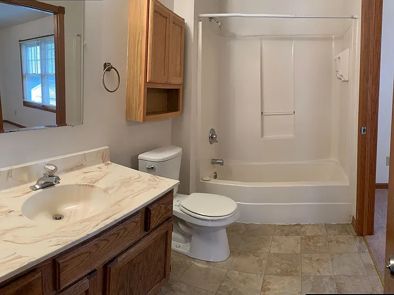 465-473 W Grand Ave — Photo 28