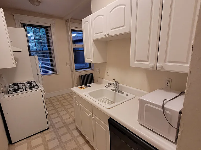 60 Queensberry St #A-1 — Photo 4