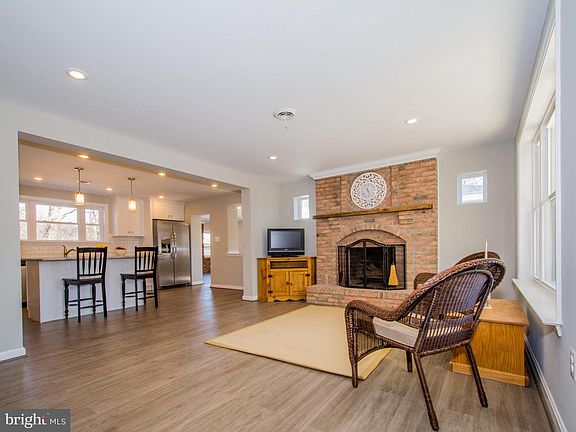 4th image of 1011 Tudor Dr
