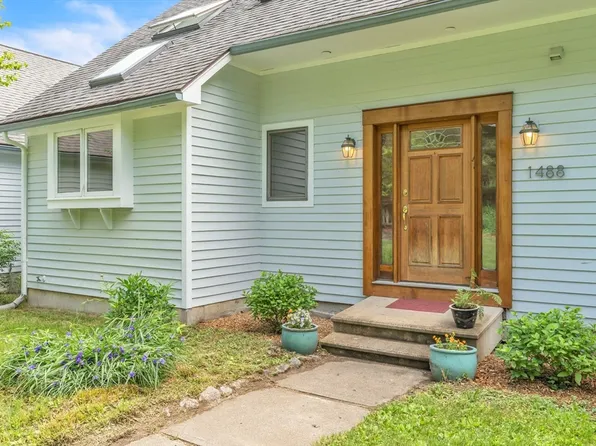 1488 S East St, Amherst, MA 01002