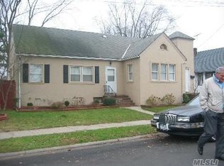 257 Vespucci Ave, Copiague, NY 11726