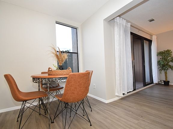 5th image of 42 Shrewsbury Green Dr Unit K