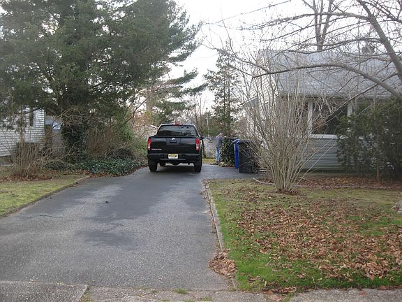 4th image of 208 Dewey St