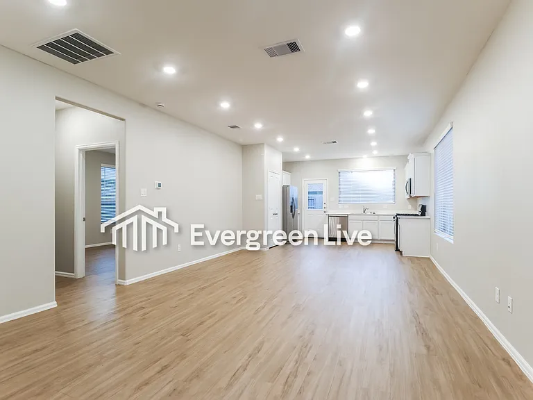 19421 Peppazzi Dr — Photo 3