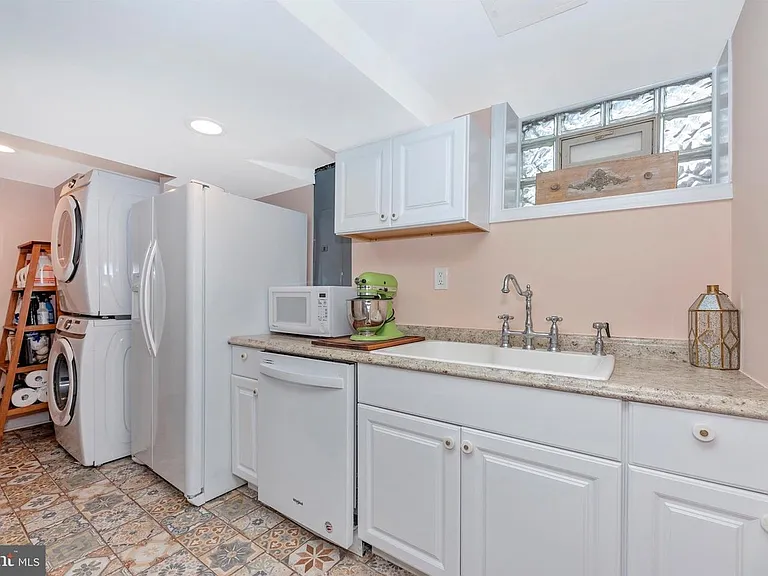 7023 Deerfield Rd — Photo 3