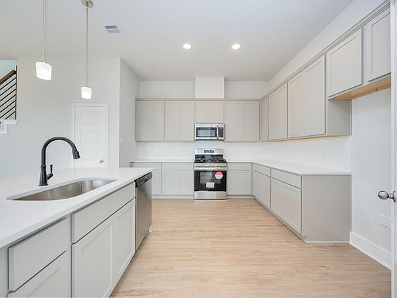 3022 La Rambla - Van Gogh - Kitchen