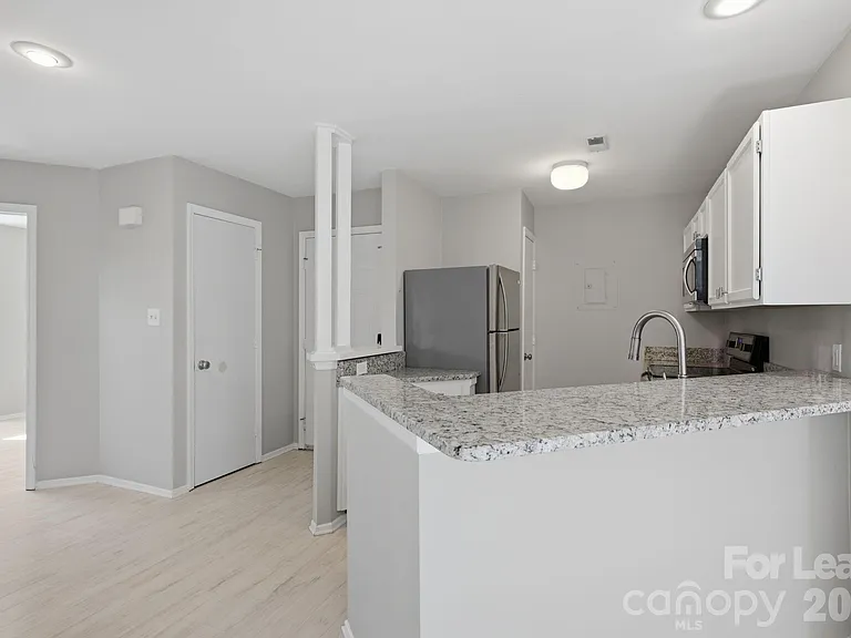 18841 Vineyard Point Ln — Photo 9
