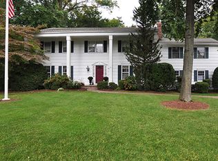 38 Oakwood Rd, Allendale, NJ 07401