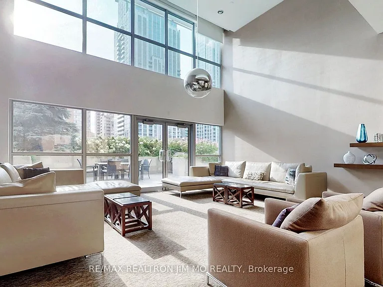 386 Yonge St #2508 — Photo 36
