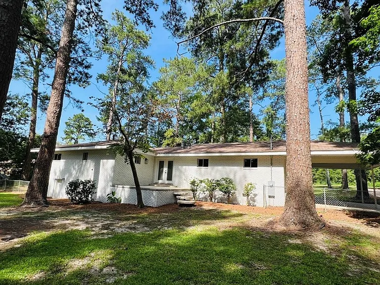 702 E Pinetree Blvd — Photo 7