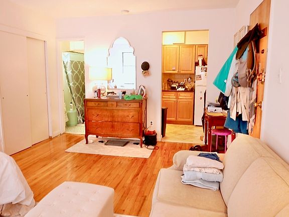 5th image of 307 W 76th St #Af
