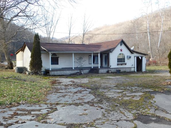 67 Pounding Mill Rd, Evarts, KY 40828