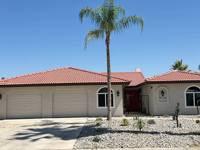 California Dr — Photo 1