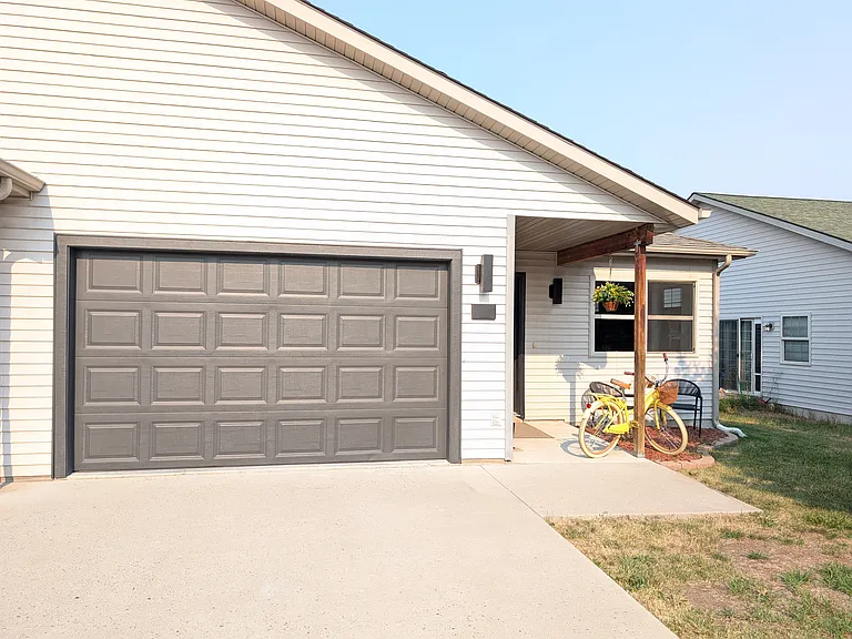 697 Meagher Ave — Photo 20