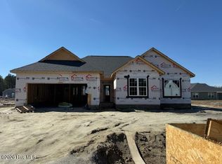 824 Hidden Bridge Dr, Jacksonville, NC 28546