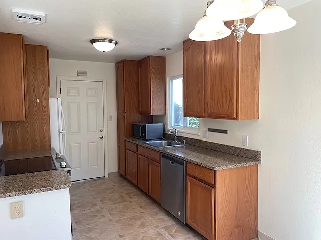 4 bed, 1245 sqft, $4,500 — Photo 4