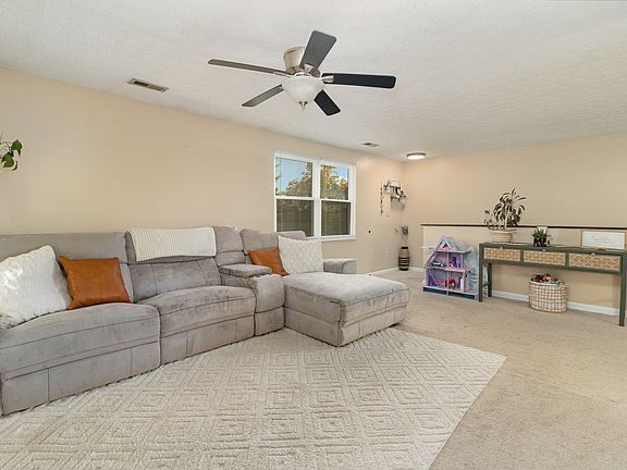 5th image of 4229 Briarwood Dr APT 4