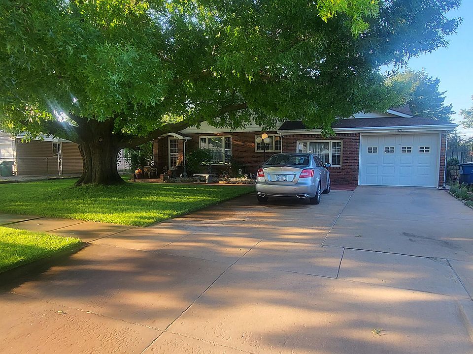 1st image of 905 W 30th St S