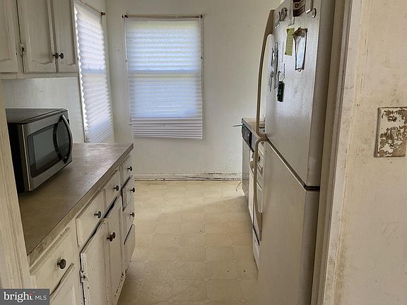 2nd image of 2520 Newglen Ave