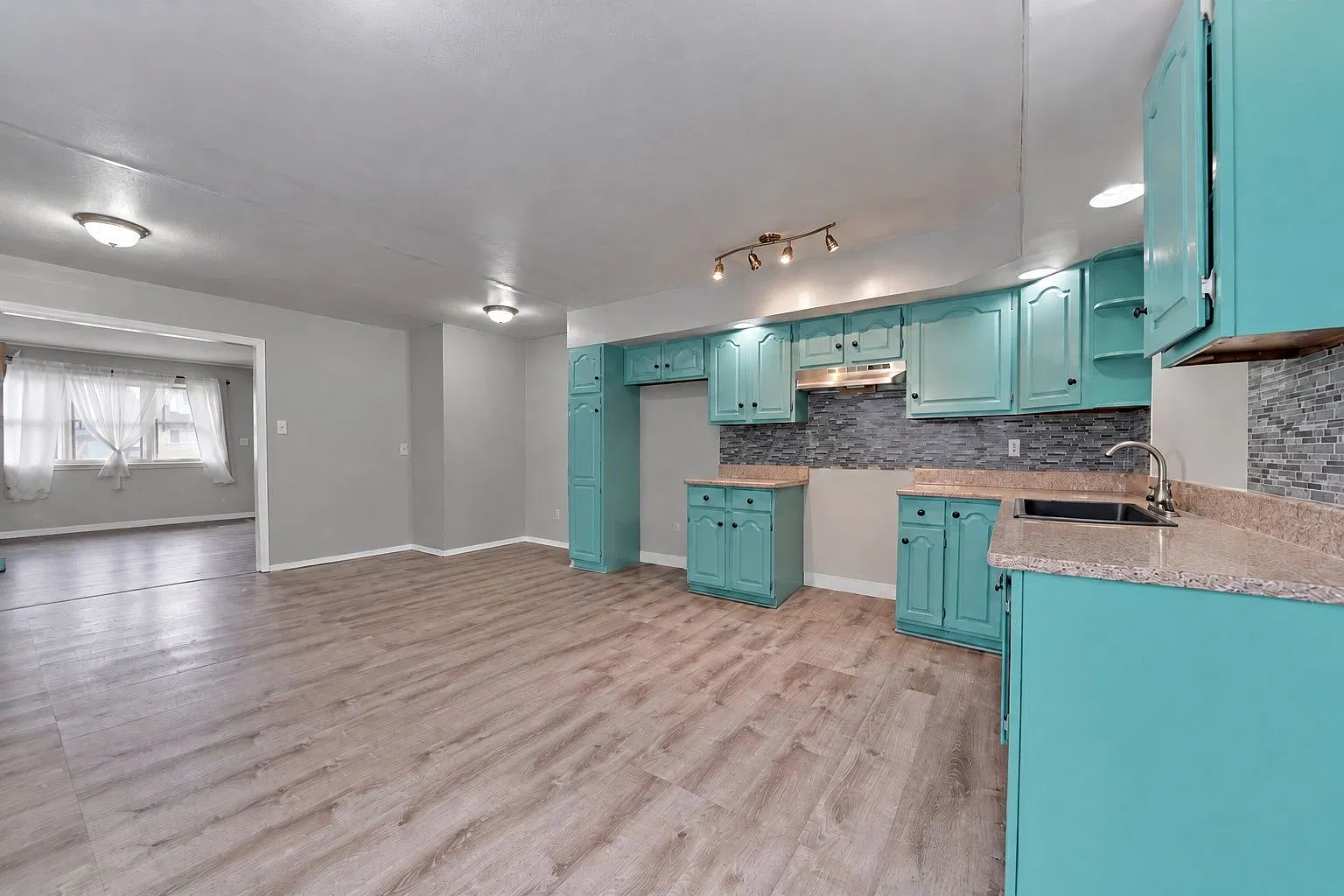 4 bed, 1536 sqft, $3,450 — Photo 4