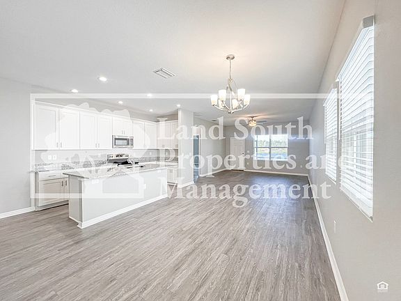 4th image of 3413 Cup Dr #8