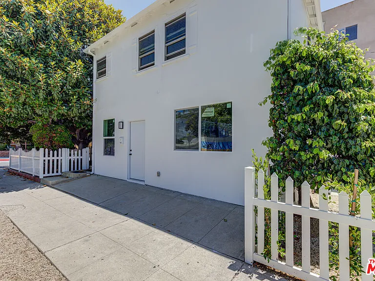 11906 Rochester Ave — Photo 13