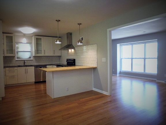 3rd image of 3116 N 84th Ter