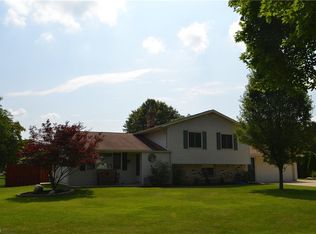 25259 Chase Dr, North Olmsted, OH 44070