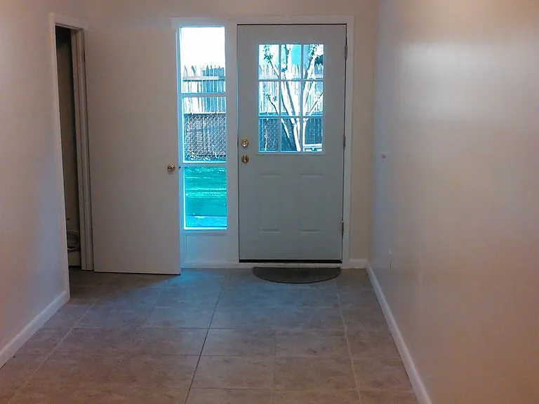 Lacombe Ave — Photo 2