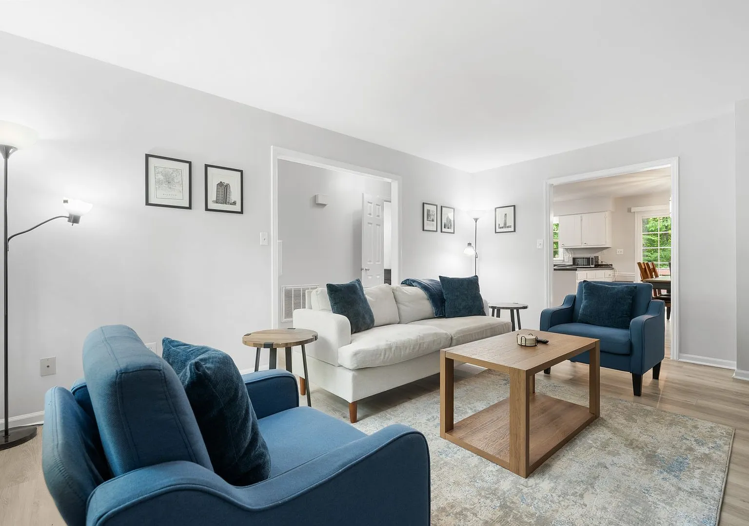 Move-In Ready 2be / 2.5ba Duplex Unit B - Great Convenient Location — Photo 3