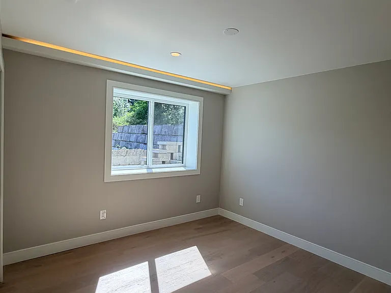 4305 NE 26th Pl — Photo 5