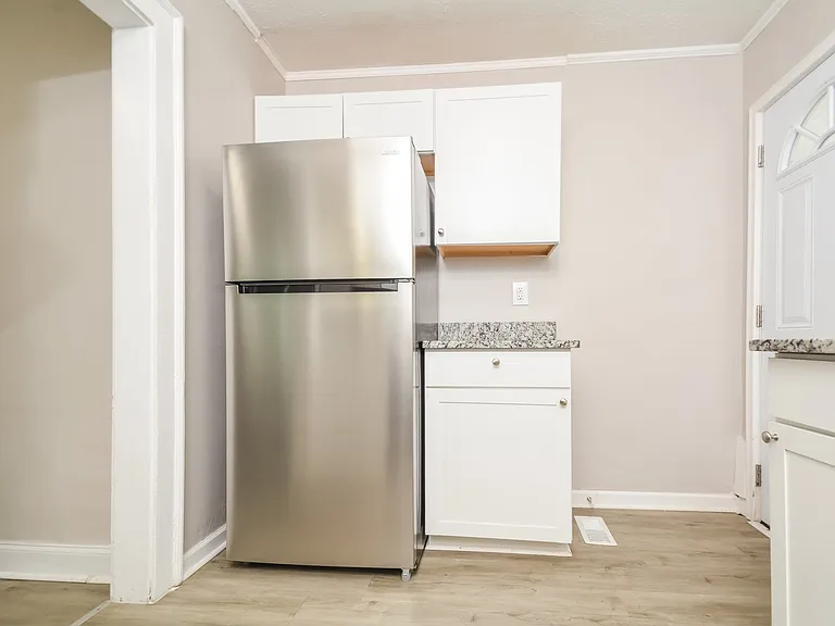 1041945_020_kitchen_13155858.jpg