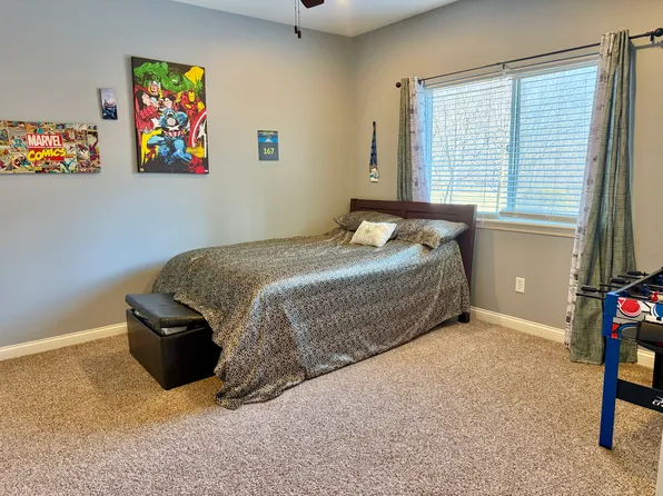 2098 Dempster Dr, Coralville, IA 52241