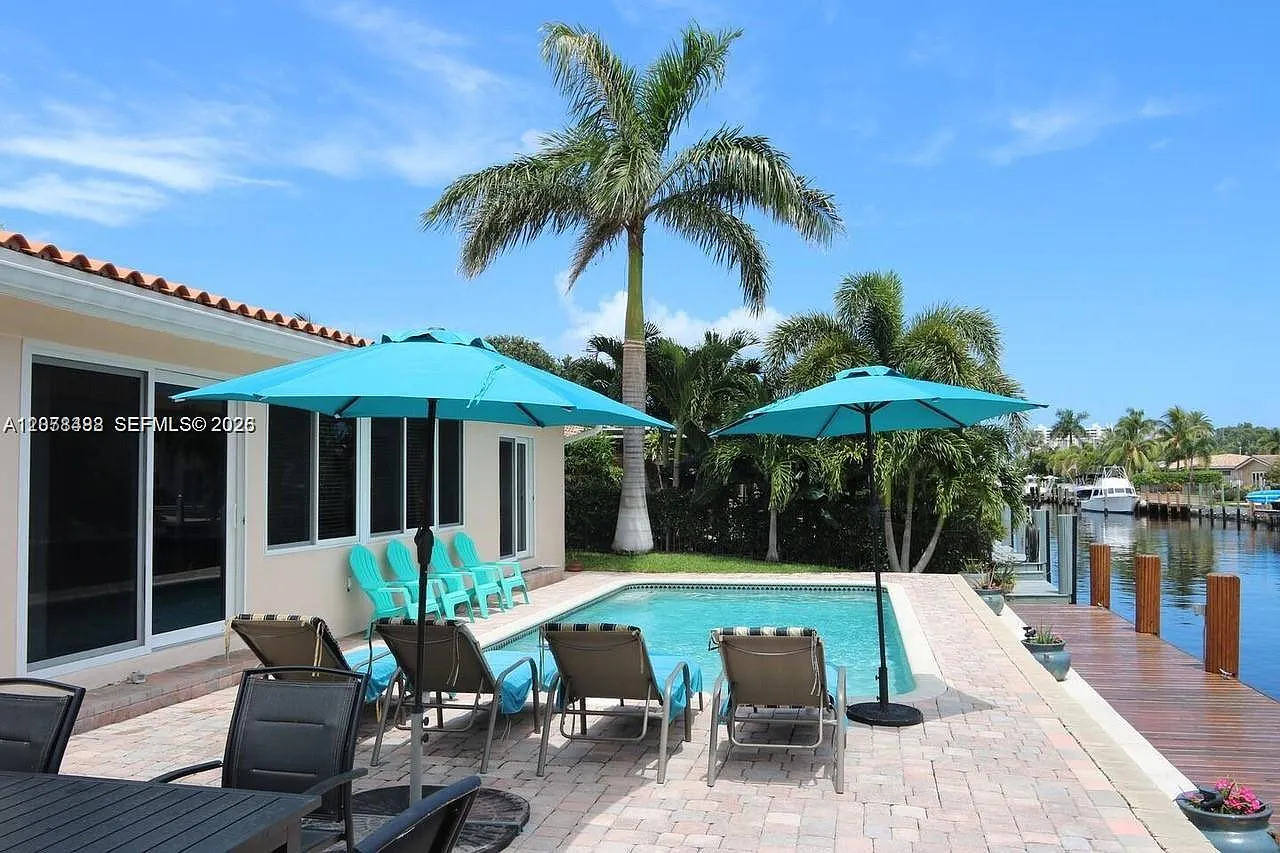 Pompano Isles Sec — Photo 3