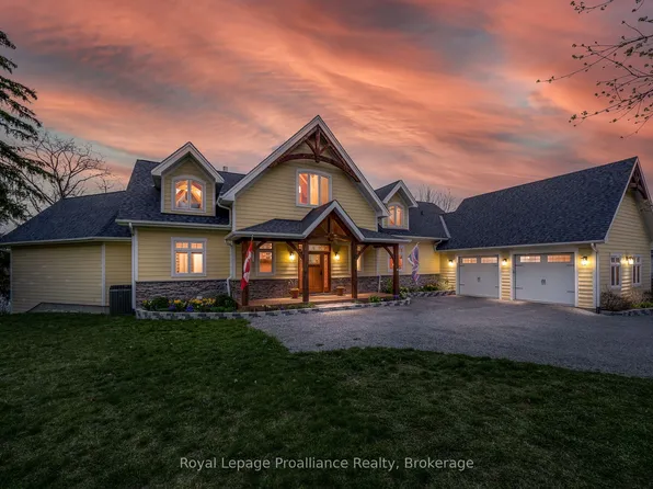 12698 Loyalist Pkwy, Prince Edward County, ON K0K 2T0