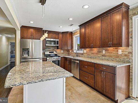 2nd image of 10121 Colonial Dr
