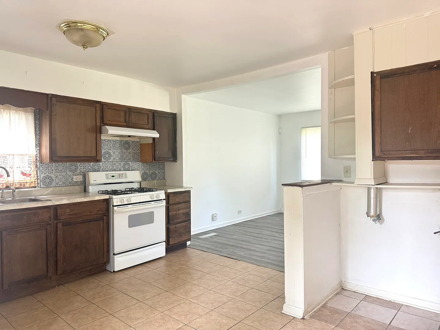 3 bed, 867 sqft, $2,150 — Photo 2