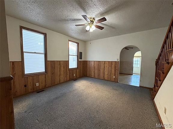 5th image of 619 Benton St