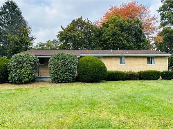 102 Garden Grove Dr, Butler, PA 16002