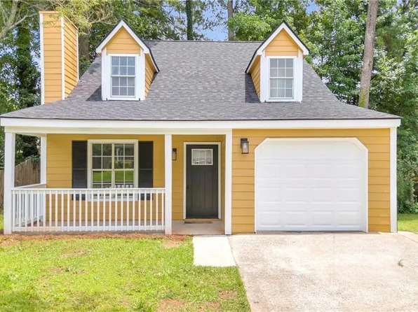 1044 Autumn Crest Ct, Stone Mountain, GA 30083