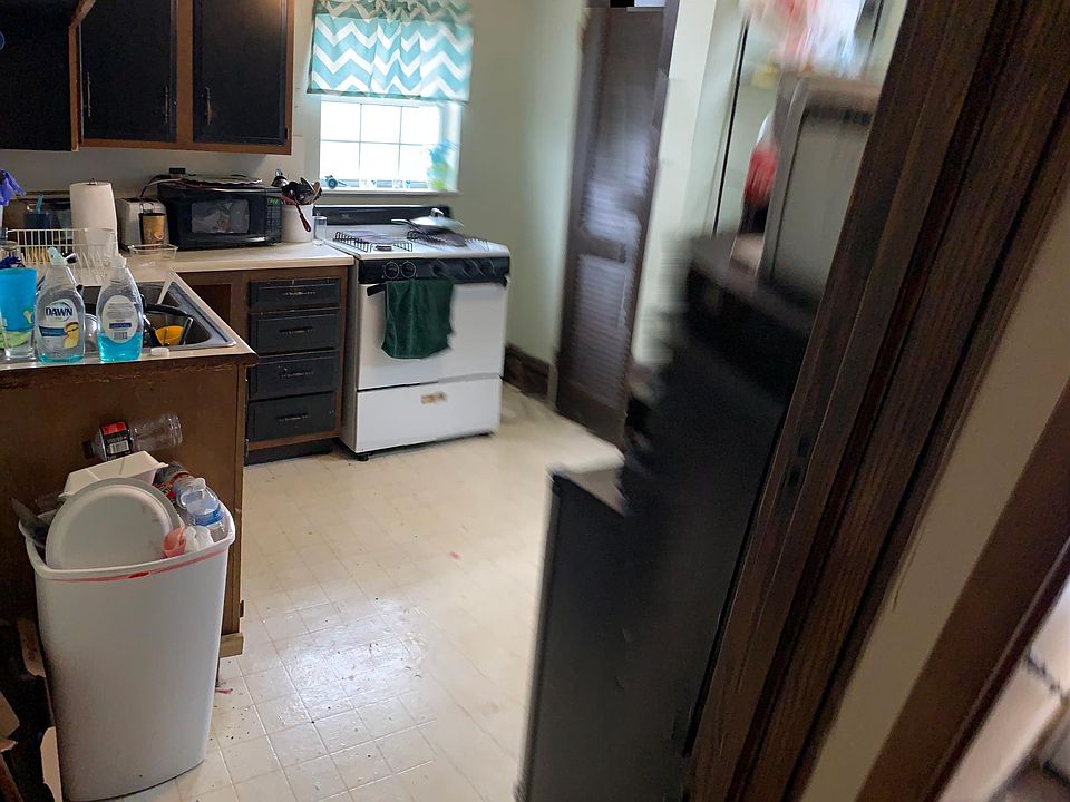 2nd image of 704 Willey St #A